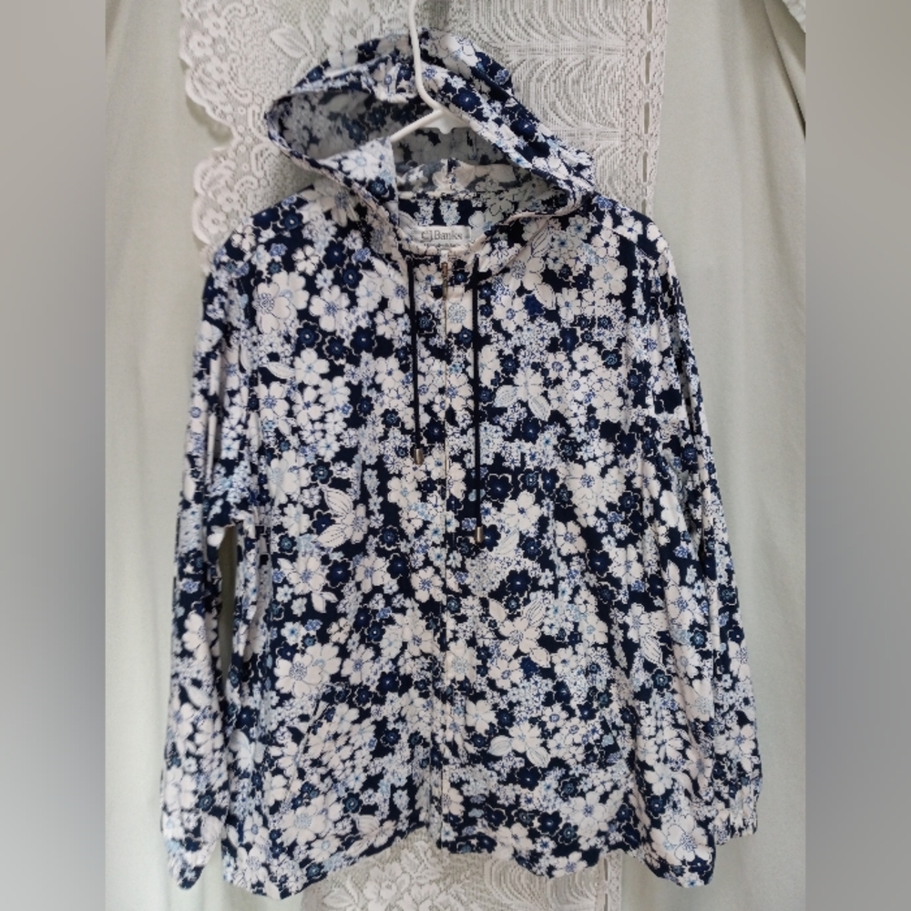 C. J. Banks blue and white flower print lightweight hooded jacket sz 1X (T-288)